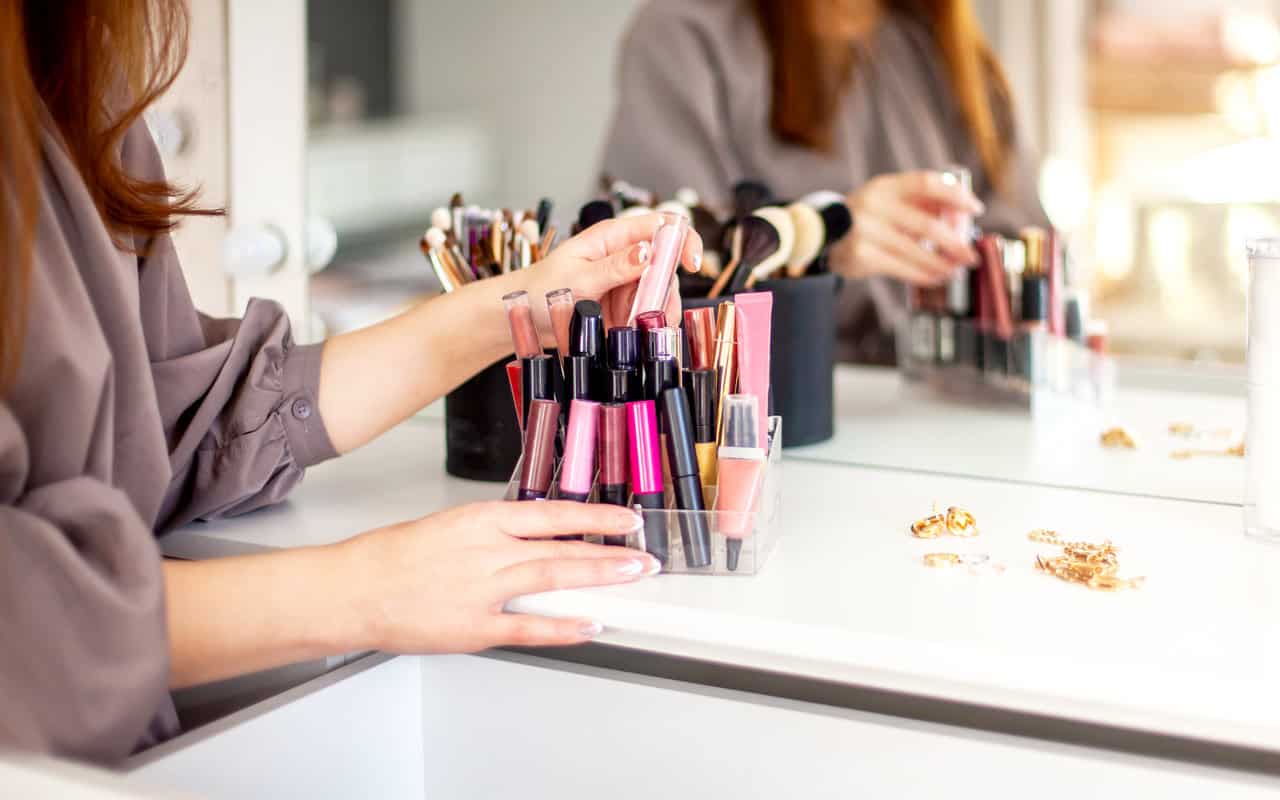 Incredible Makeup Storage for a Small Bathroom: 11 Creative Ideas