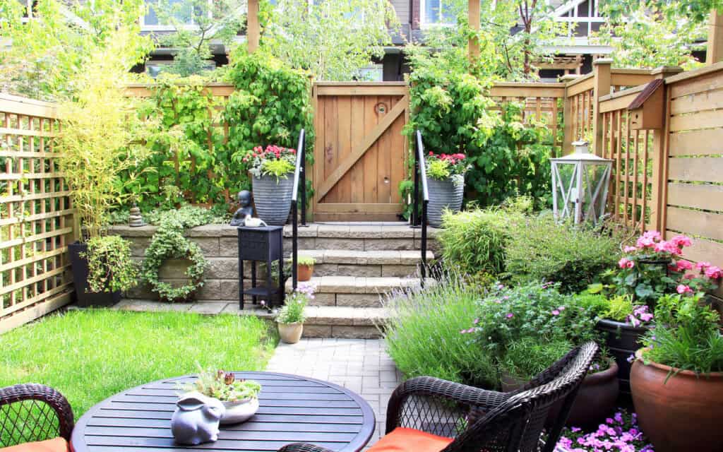 43 Gorgeous Backyard Ideas for a Small Backyard or Patio - Sponge Hacks