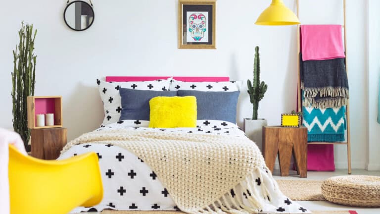 17 Ways to Refresh Your Bedroom with These Colorful Minimalist Tips